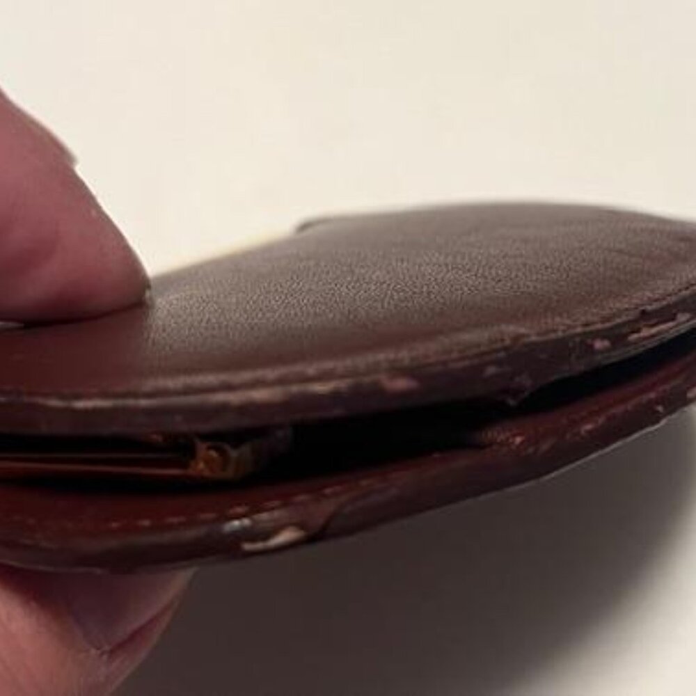 Cartier Coin Case Wallet Authentic
Women D: 0.39" H: 3.15" W:3.15"
9634. IN GUC - Picture 6 of 7